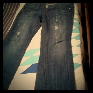 NWOT,JOLT,LOW RISE,LIGHTLY DISTRESSED,DENIM JEANS with Sparkly Crystal Buttons🦋